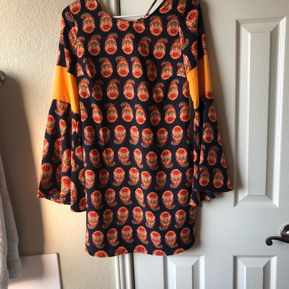 GIANNI BINI barely worn flowy dress, size small
